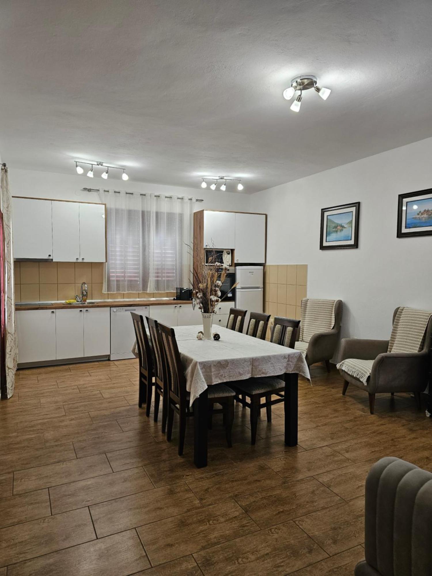 Apartments Nadja Kotor Bagian luar foto