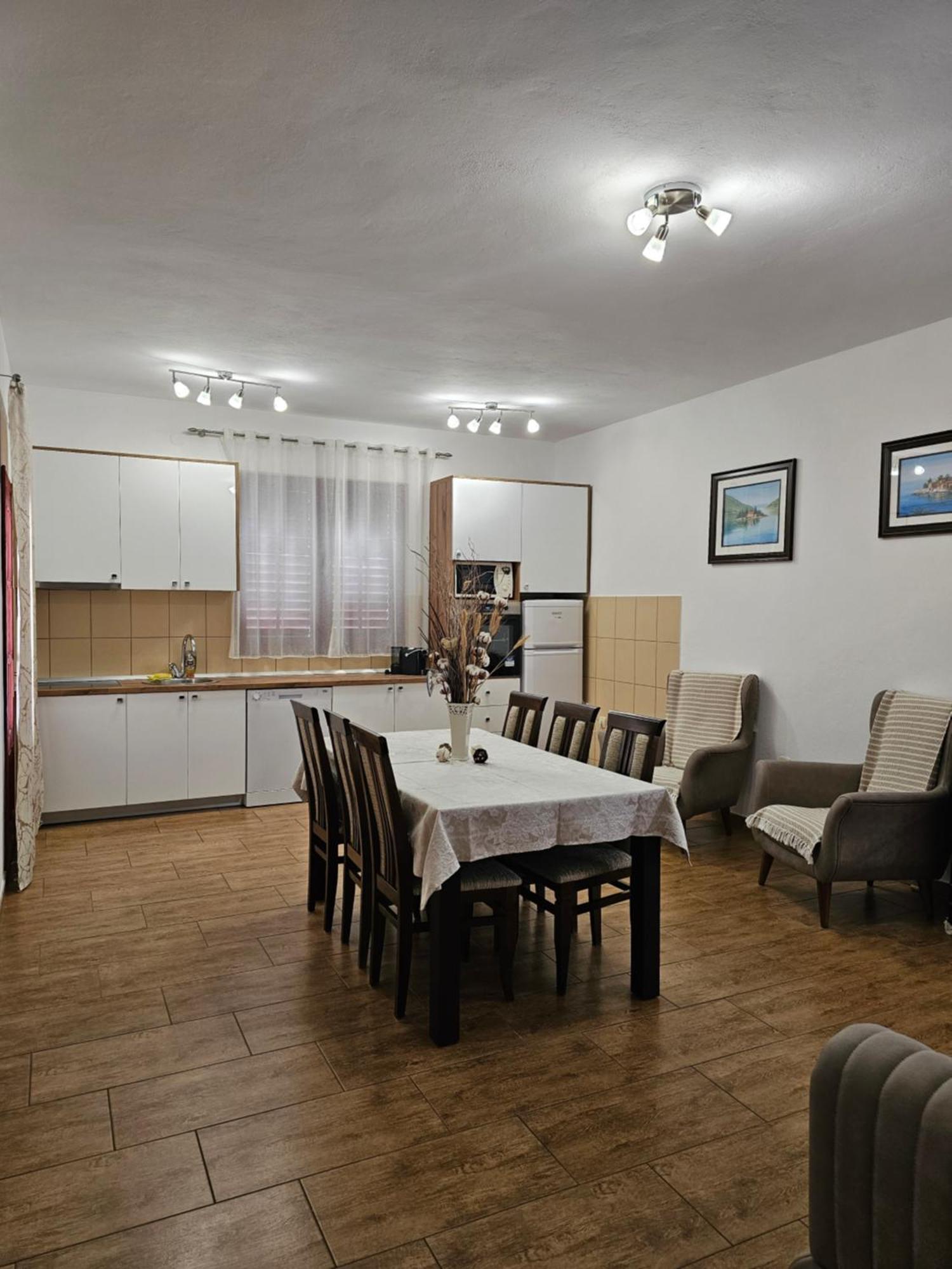 Apartments Nadja Kotor Bagian luar foto