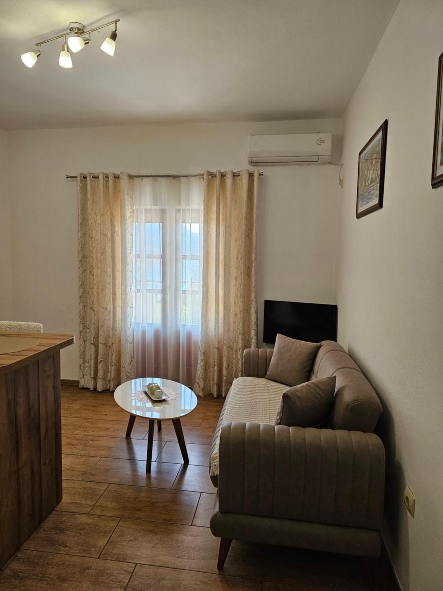 Apartments Nadja Kotor Bagian luar foto